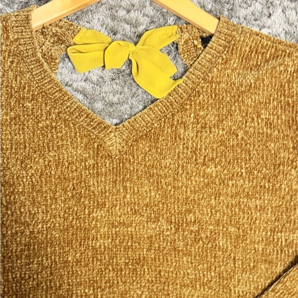 Buffalo David Bitton Women’s Yellow Knit Sweater Size L Long Sleeve Cut Out Back - Picture 3 of 10